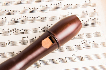 Fl&ouml;te mit Noten