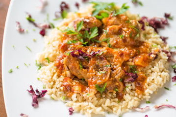 Ossobuco con riso e salsa, cucina italiana