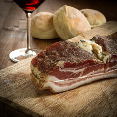 Pancetta speziata e altri prodotti italiani