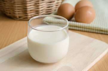 Close up glass of milk onwooden table