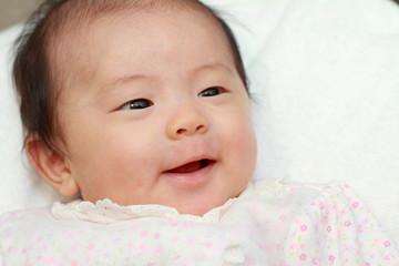 赤ちゃん(0歳児)の笑顔