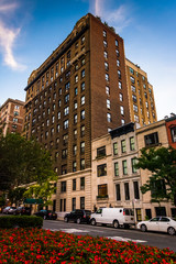 Fototapeta premium Buildings along Park Avenue in Upper East Side, Manhattan, New Y