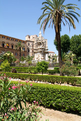 Obraz premium Gardens in front of Palazzo dei Normanni at Palermo