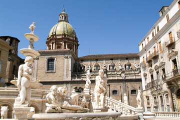 Fototapeta na wymiar Fountain with scultures of Pretoria square at Palermo