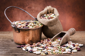 zuppa di legummi e cereali biologica