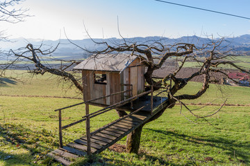 Baumhaus - Baumhütte am Bauernhof mit schöner Landschaft