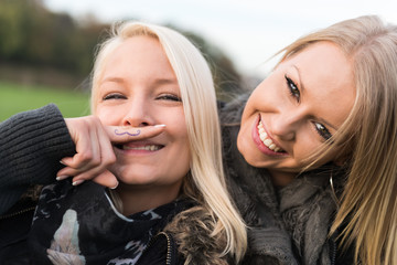 Beste Freundinnen zusammen