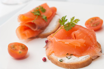 Toasts au saumon