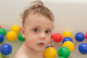 Fototapeta na wymiar baby in the bathtub
