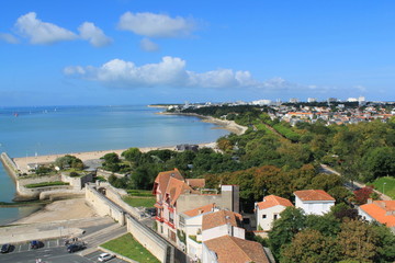 Fototapeta na wymiar La Rochelle vue d'en haut, France