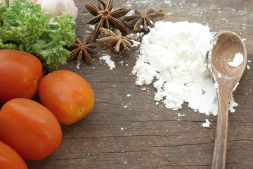 Tomatoes, flour, cinnamon (Food ingredient)