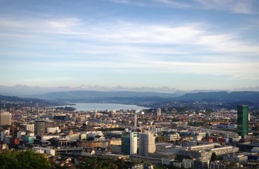 Fototapeta na wymiar Zürich mit Bergpanorama