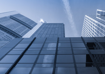 Fototapeta premium Skyline w finansowej dzielnicy Frankfurtu w Niemczech