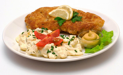 Paniertes Schnitzel mit Kartoffelsalat