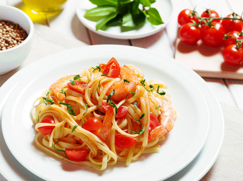 Linguine con gamberi e pomodorini