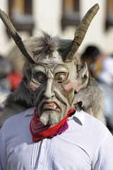 Historische Maske aus Holz  im Karneval