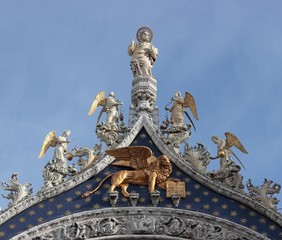 Fototapeta na wymiar Detail of the facade of St. Mark's church in Venice