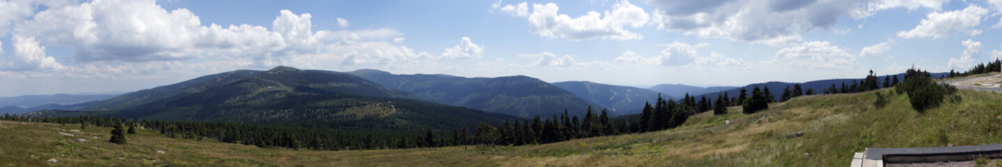 Fototapeta na wymiar Blick übers Riesengebirge