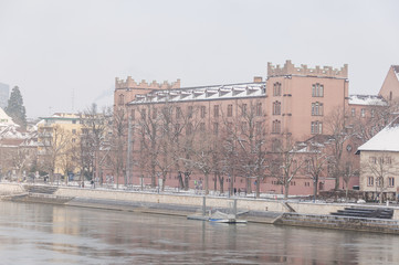 Fototapeta premium Basel, Altstadt, Rheinufer, historische Kaserne, Winter, Schweiz