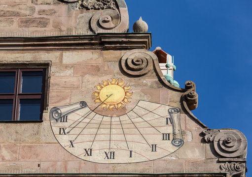 Old sundial on Fembohaus StadtMuseum