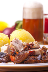 Bayerischer Schweinebraten mit Kn&ouml;del