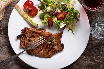 Schweinesteak von oben