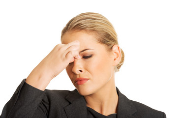 Woman with sinus pressure pain