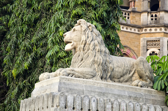 lion sculpture in asia park