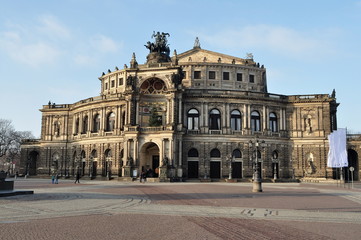Fototapeta na wymiar opera house Dresden,Germany