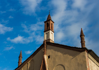 Fototapeta na wymiar tetto della chiesa