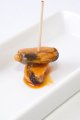 Mussels with toothpicks