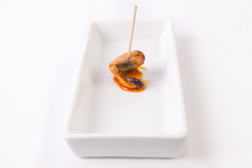 Mussels with toothpicks