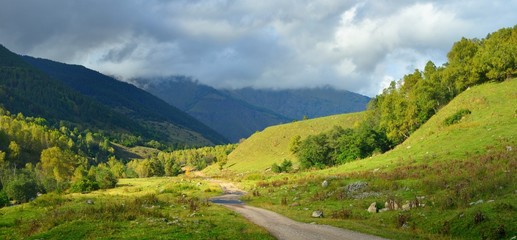 Obraz premium Autumn in Caucasus