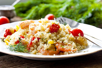 couscous with shrimp, tomatoes and peppers