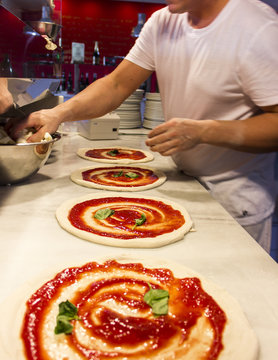 Pizza al pomodoro rosso
