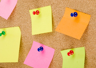Pinned color notes on an corkboard
