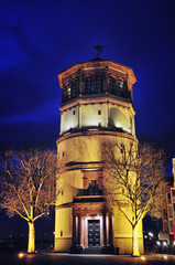 Obraz premium Schlossturm tower in Dusseldorf at night