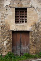 Fototapeta na wymiar Ruin italian window and door