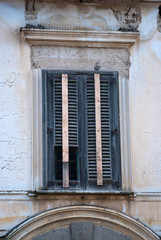 Fototapeta na wymiar Ruin italian window