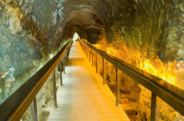 Tunnel at tel-Megiddo - obrazy, fototapety, plakaty