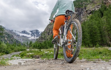 Cyclist getting ready to start