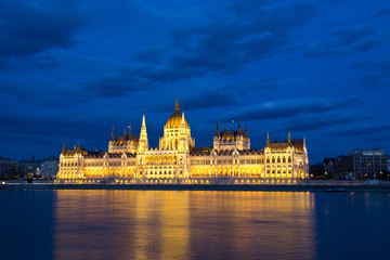 Fototapeta na wymiar Building of Parliament in Budapest at night. Hungary.