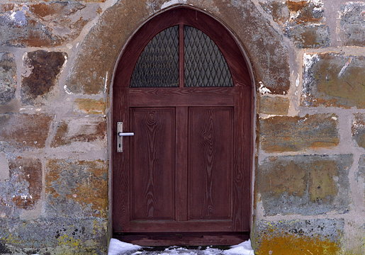 porte d'une vieille chapelle en Bavière
