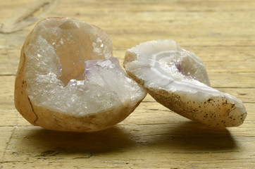 Geoda Geode Géode Geod Геода 晶洞 จีโอด Жеода ژئود