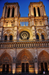 Fototapeta na wymiar The west façade of the Notre-Dame cathedral in Paris
