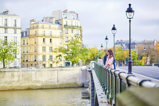 Dating couple on a bridge in Paris