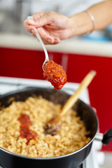 Adding tomato sauce to a recipe