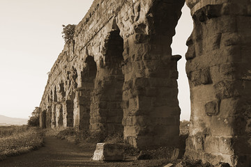 Obraz premium Parco degli Acquedotti... millenni di storia