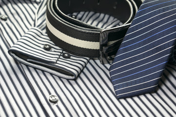 Tie on men shirt with belt