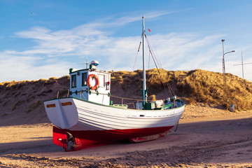 Fischerboot am Strand